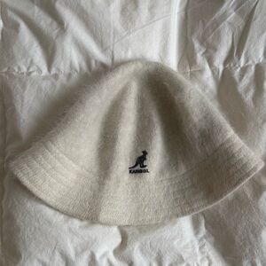 Kangol fuzzy white bucket hat vintage